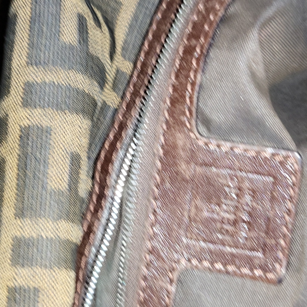 Vintage Fendi Bag 😍 - Picture 9 of 16